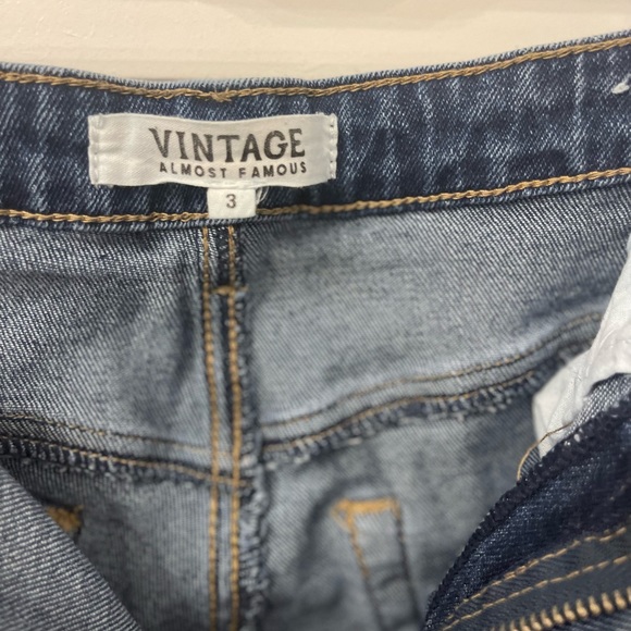 Vintage Almost Famous Woman’s Jeans - Picture 4 of 11